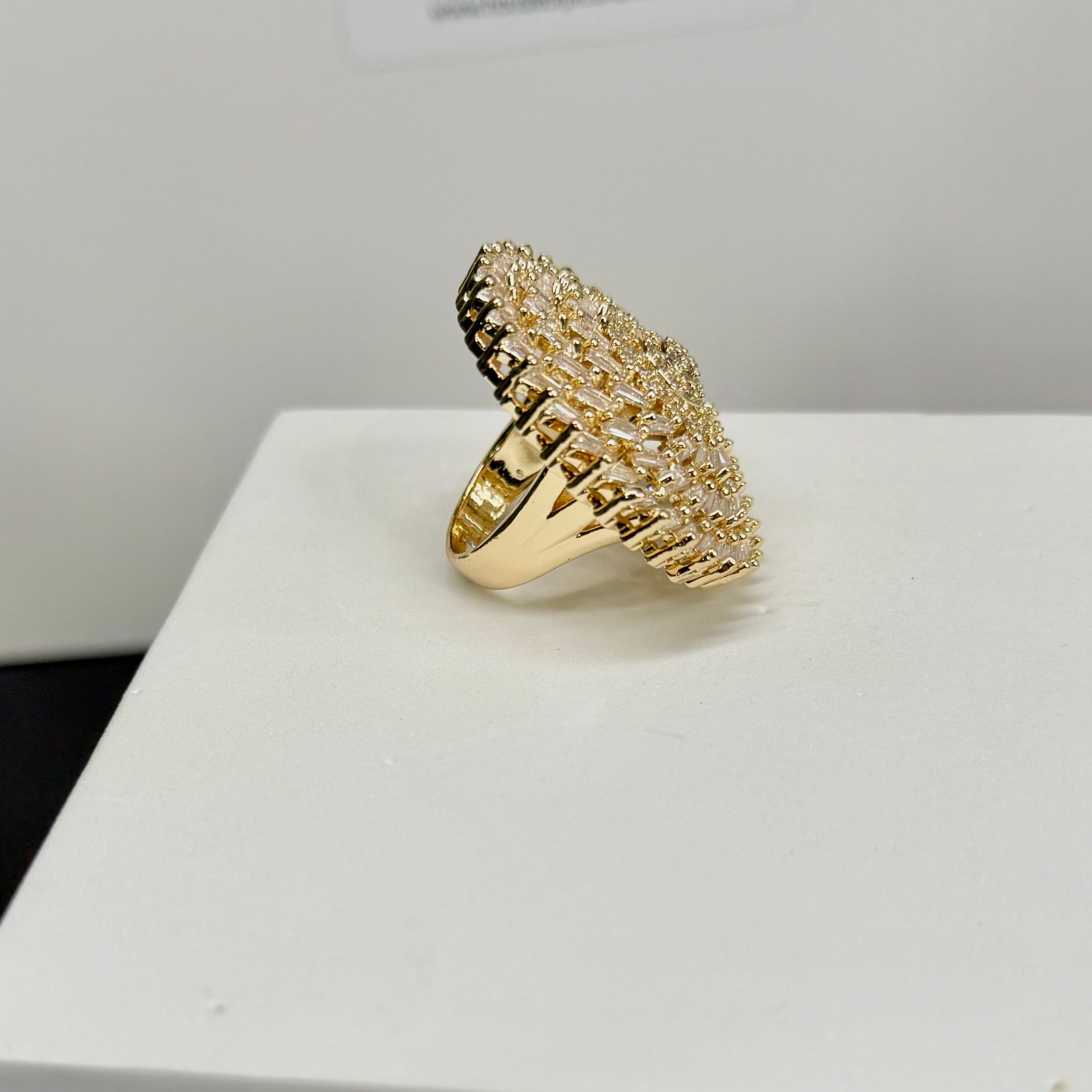 SWIRL STATEMENT COCKTAIL RING