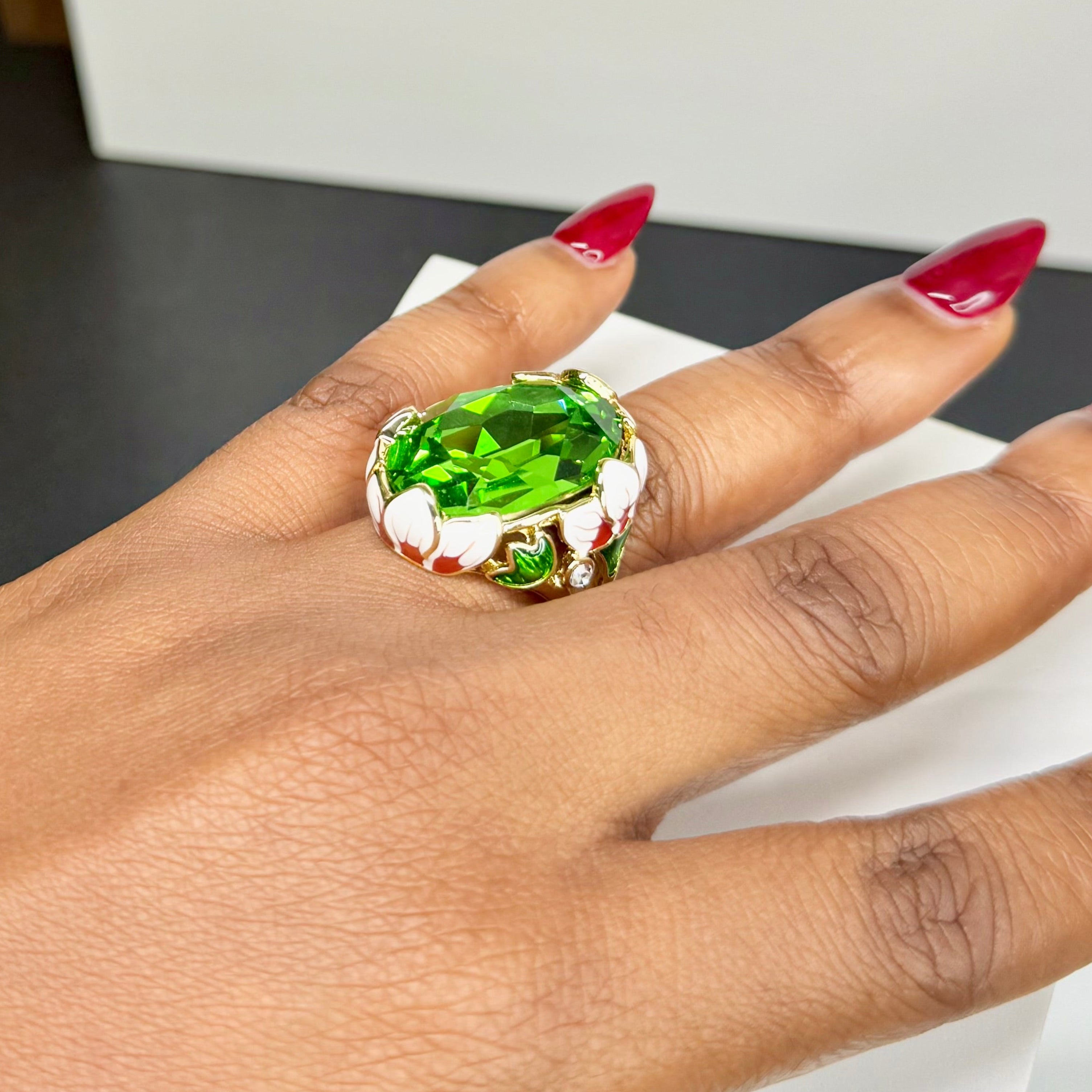 OLIVE GEM FLORAL RING