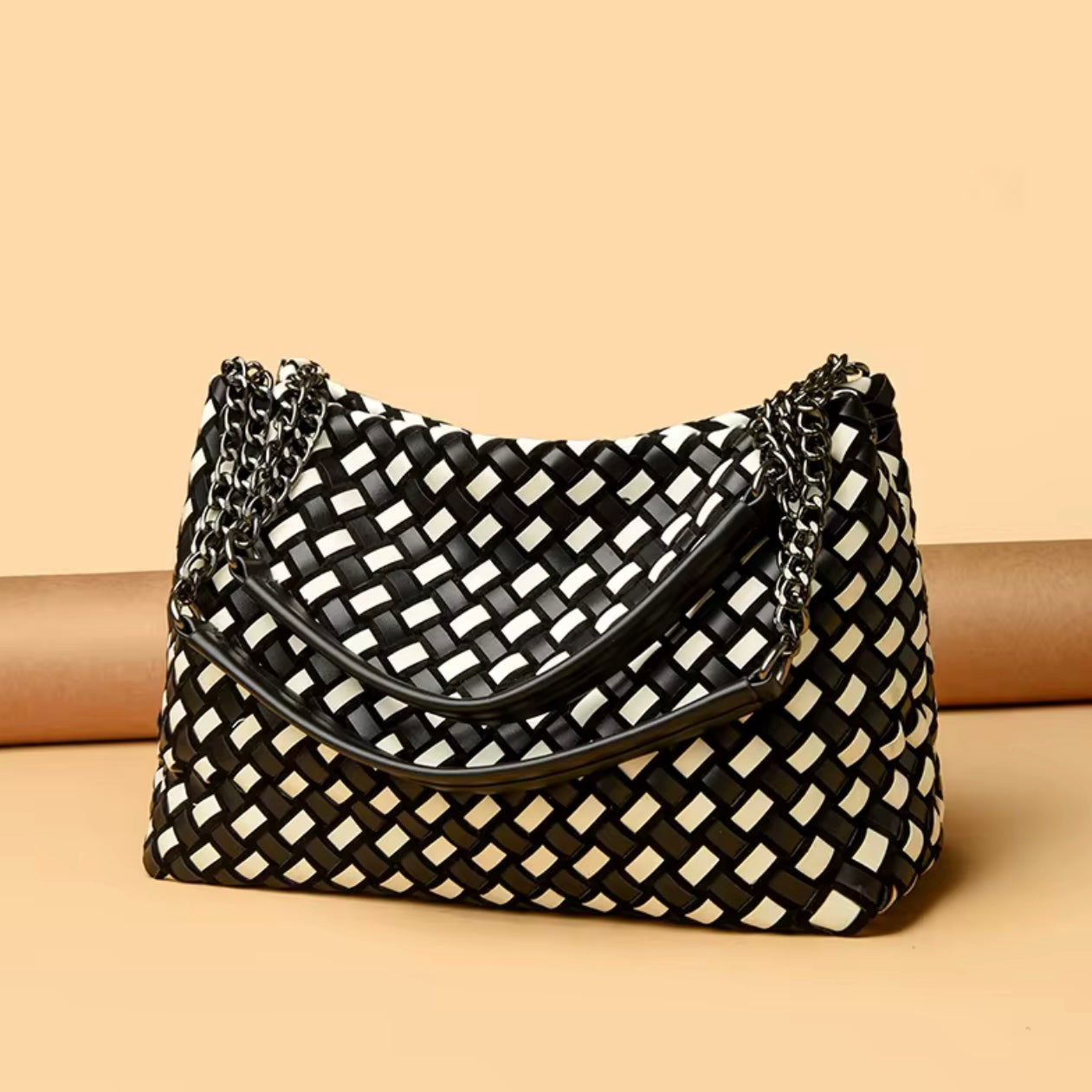 CHECKERED WEAVE TOTE BAG