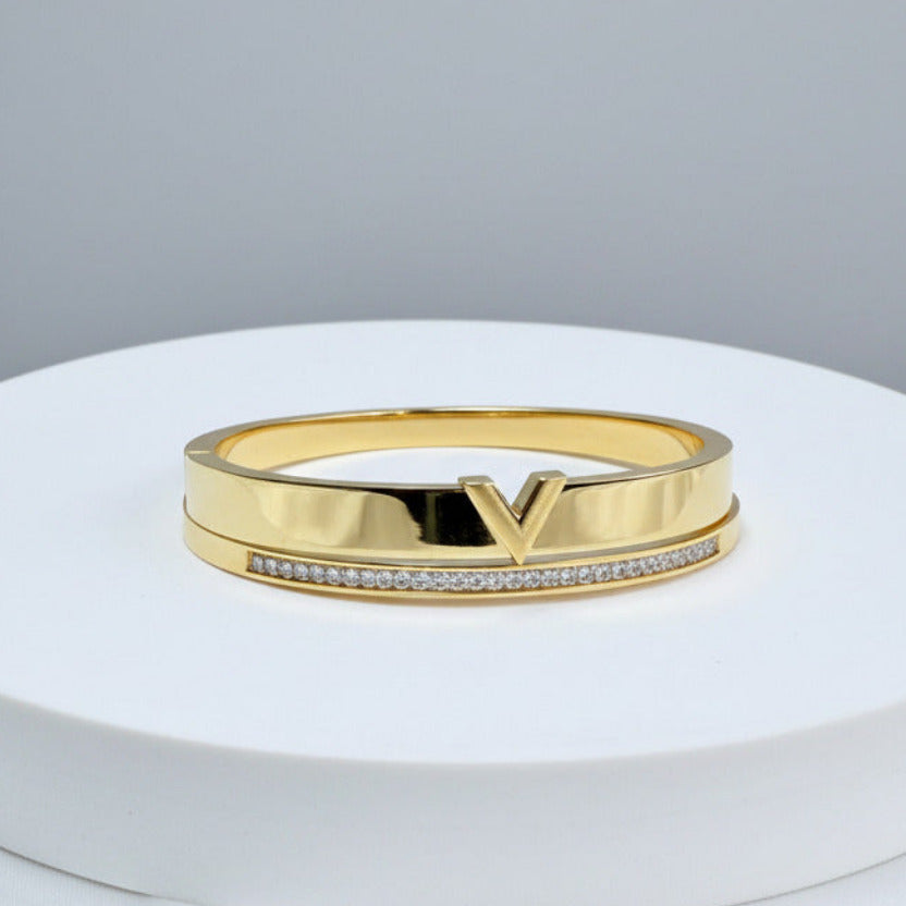 GOLD V ACCENT BANGLE SET