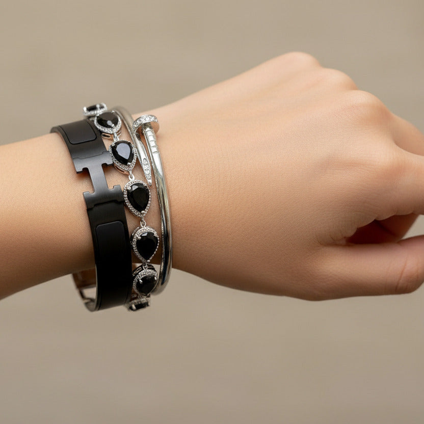 BLACK ESSENCE BANGLE STACK